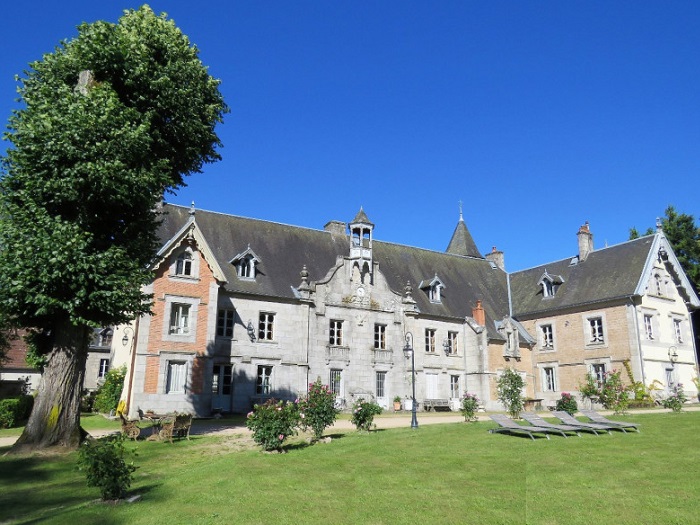 achat vente Château Médiéval a vendre  , dépendances Crocq  CREUSE LIMOUSIN