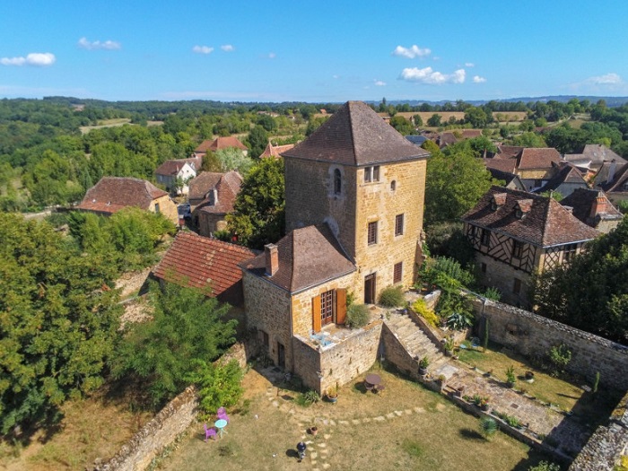 achat vente Belle demeure avec sa tour médiévale a vendre  , chapelle Proche Figeac , dans un village en position dominante LOT MIDI PYRENEES