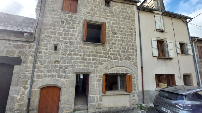 achat vente Maison de village a vendre  , cave  Serverette , dans un charmant petit village LOZERE LANGUEDOC ROUSSILLON