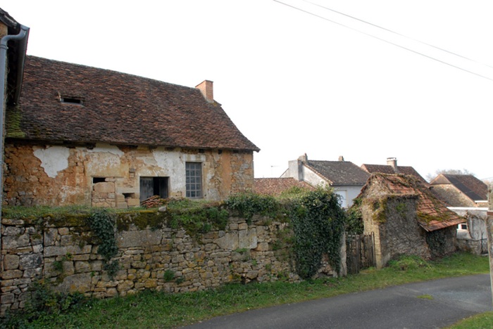 achat vente Logis Médiéval a vendre  à restaurer , dépendances Granges d'Ans , dans un hameau, 10mn d’Hautefort, 30mn de Brive DORDOGNE AQUITAINE