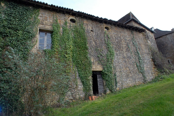 achat vente Logis Médiéval a vendre  à restaurer , dépendances Granges d'Ans , dans un hameau, 10mn d’Hautefort, 30mn de Brive DORDOGNE AQUITAINE