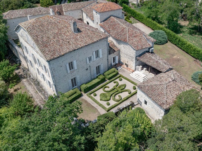 achat vente Château Médiéval a vendre  , dépendances, chapelle Roquecor  TARN ET GARONNE MIDI PYRENEES